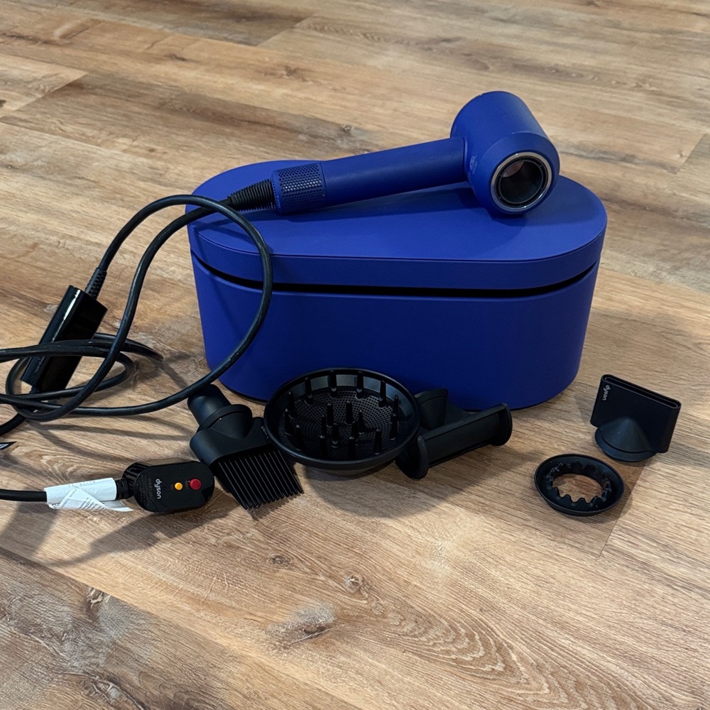 Dyson supersonic hair dryer with attachments and box